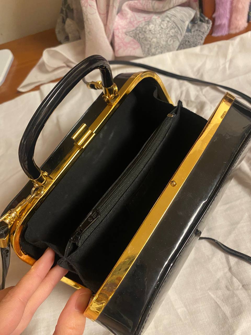 Продам элегантную сумочку 98 года - Одежда в Москва - фото 2