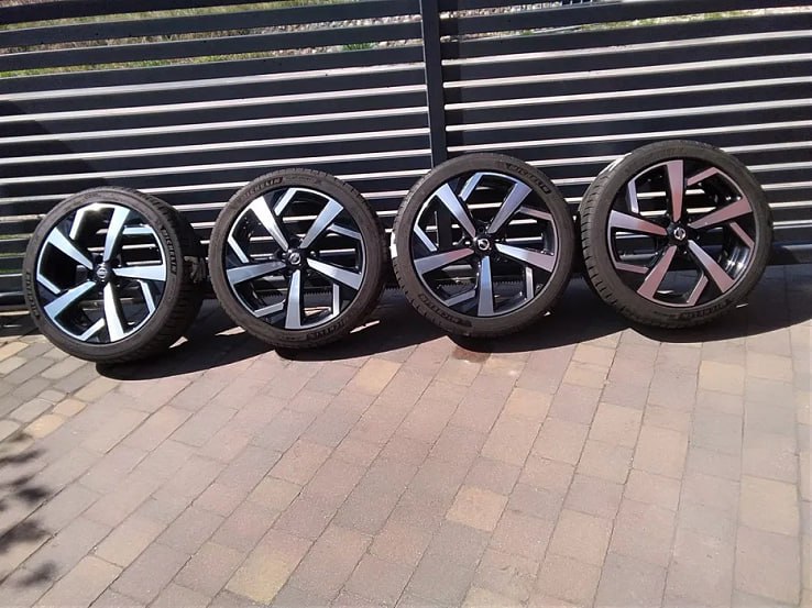 Колеса Nissan X-Trail, Qashqai, Juke 225/45 R19 зимние шипы Pirelli - Авто в Красноярск