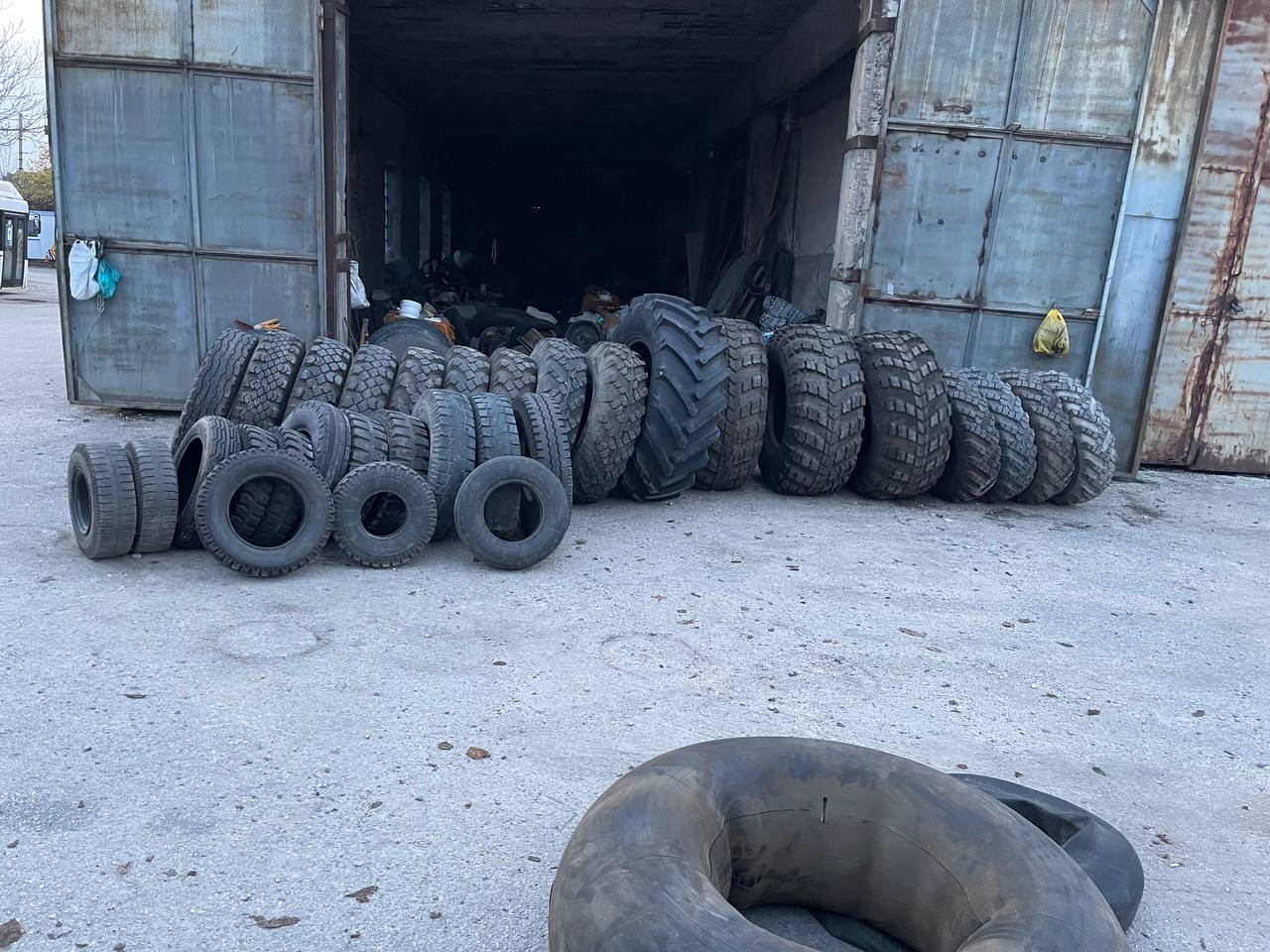 Продажа шин и запчастей для спецтехники - частное объявление в Чита