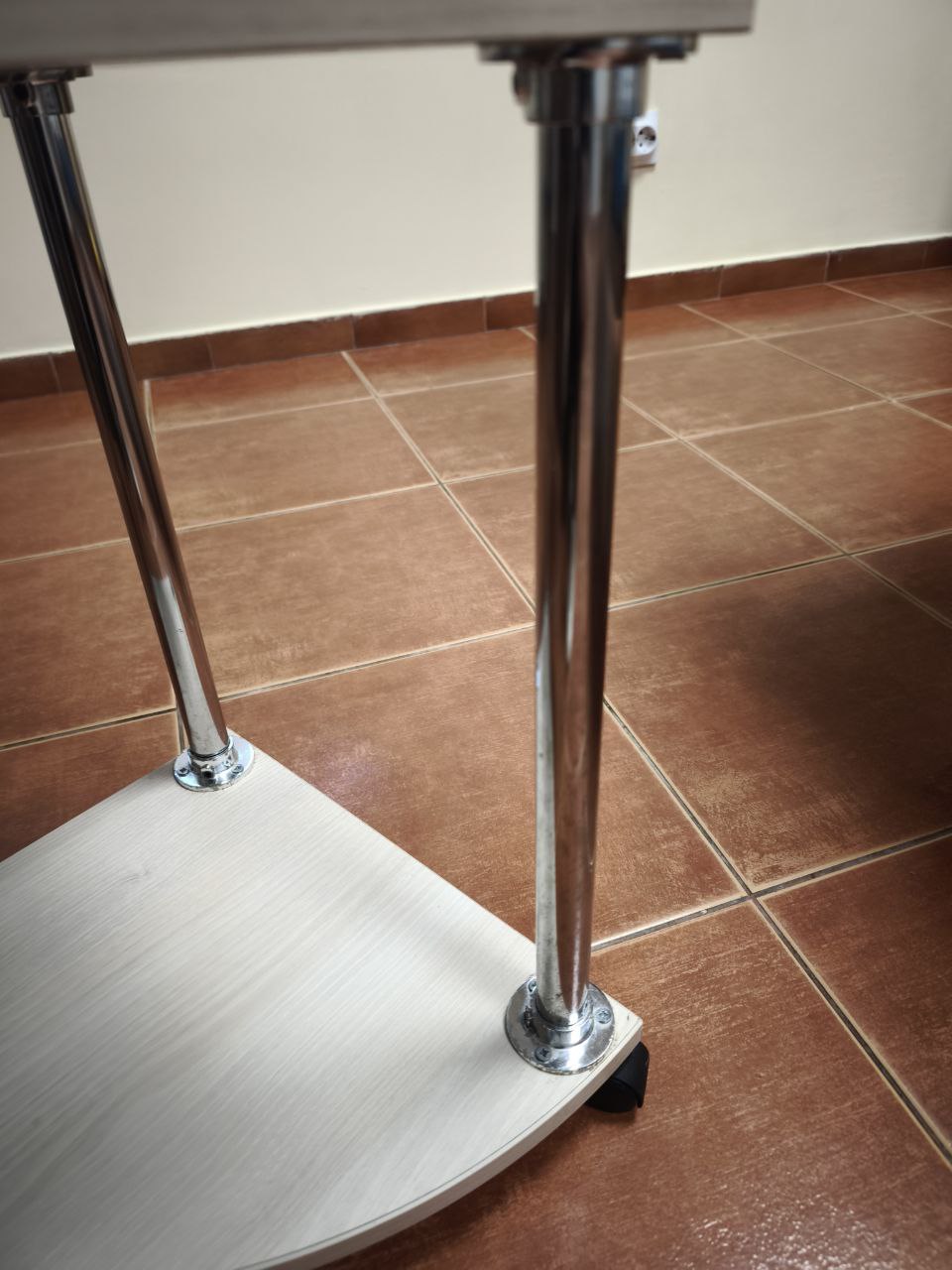 Этажерка на колёсиках - частное объявление в Калининград