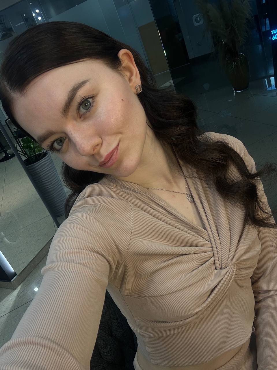 Услуги колориста и мастера по реконструкции волос - частное объявление в Калининград