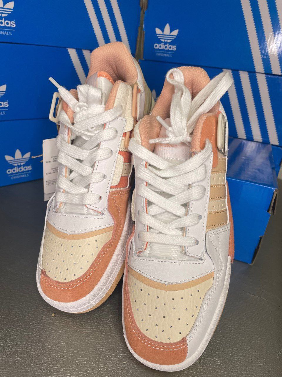 Новые кроссовки Adidas - Одежда в Саратов - фото 4