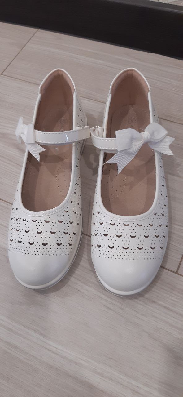 Новые школьные туфли на девочку - Одежда в Саратов