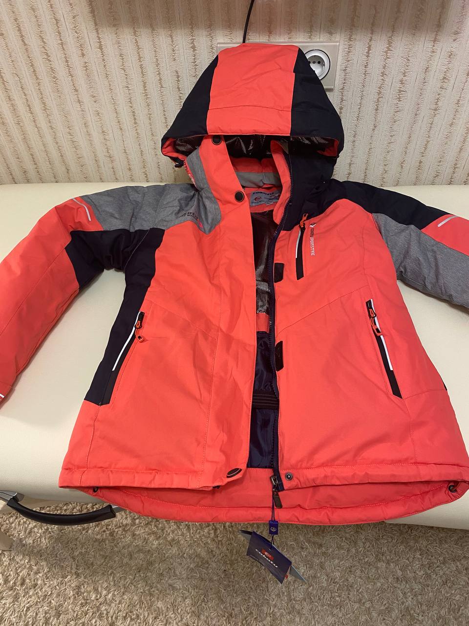 Куртка на рост 158 теплая новая - Одежда в Саратов - фото 2