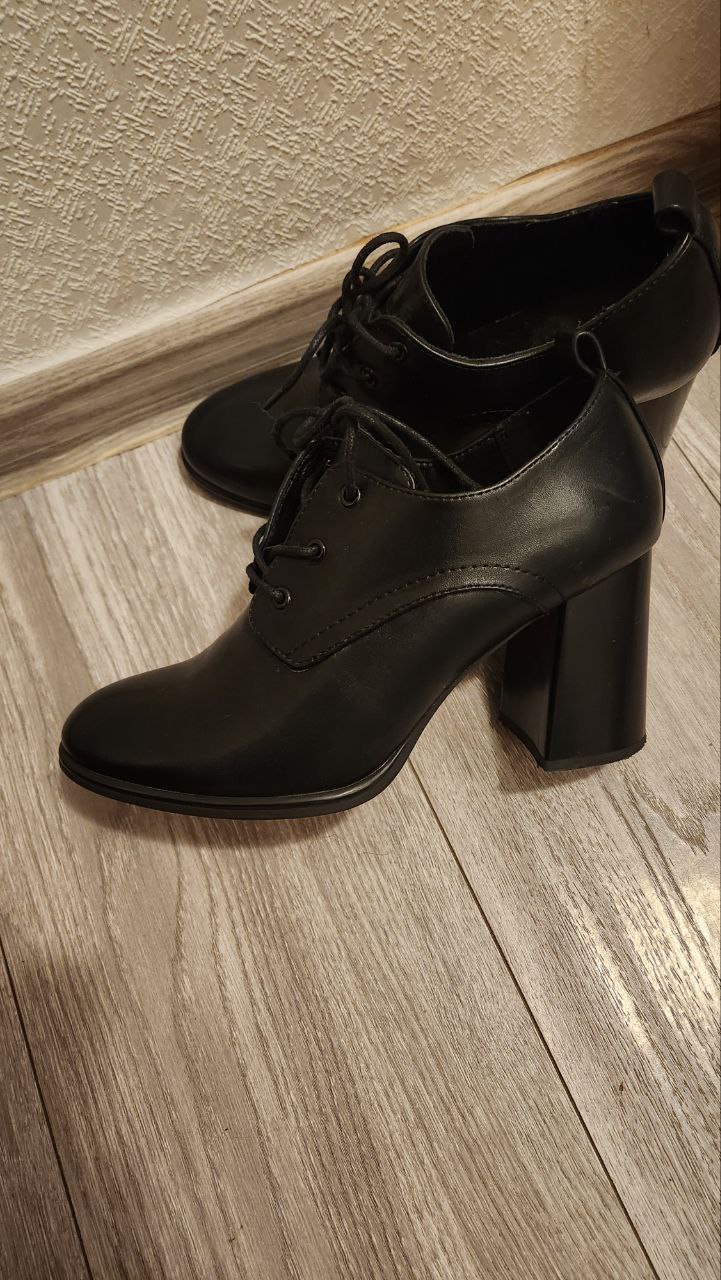 Продам удобные почти новые - Одежда в Новороссийск