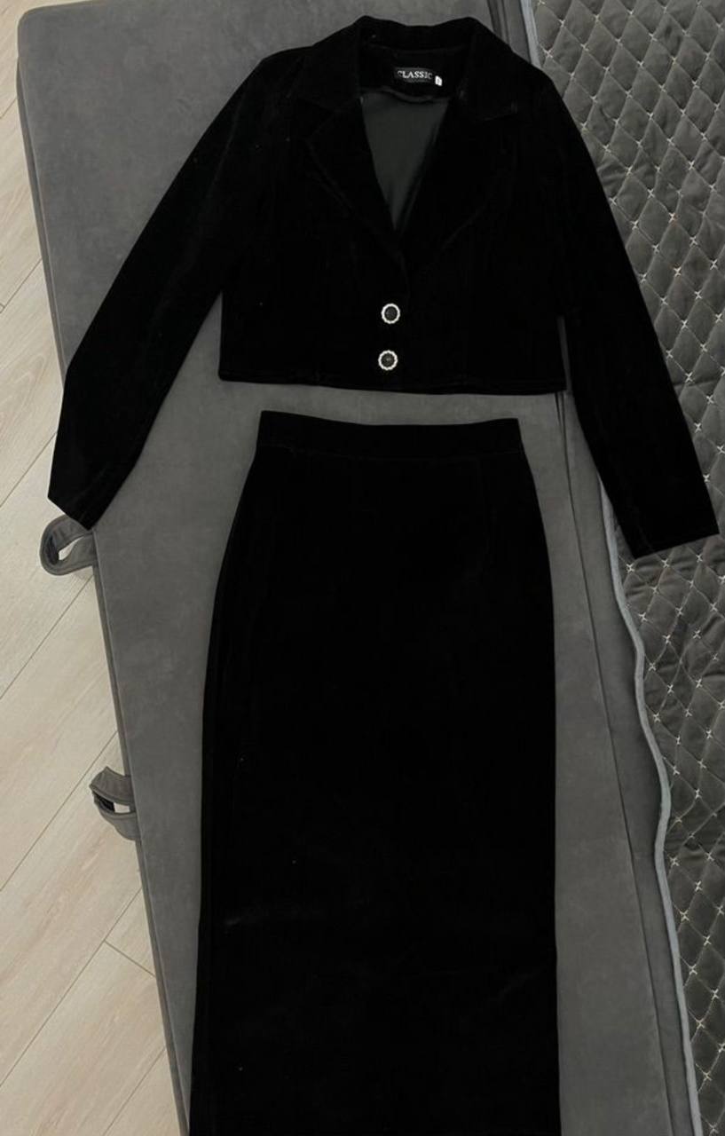 Новый бархатный костюм с юбкой - частное объявление в Новороссийск