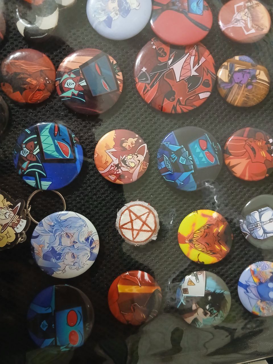 Значок с рисунком на ткани - Хобби и отдых в Нижневартовск