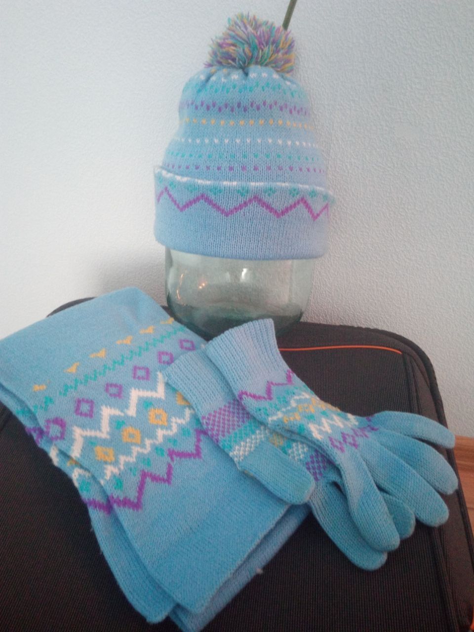 Продам комплект шапка, шарф, перчатки - Одежда в Братск