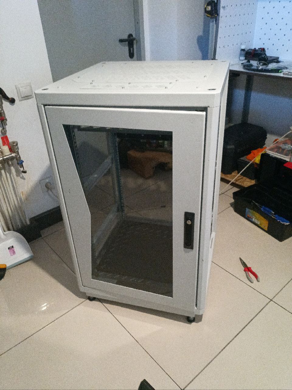 Серверный шкаф напольный б/у - частное объявление в Астрахань