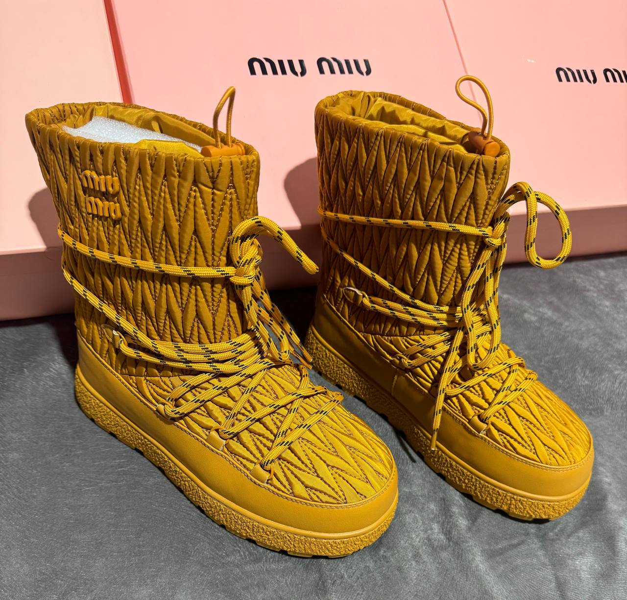 Женские зимние ботинки MiuMiu - Одежда в Астрахань