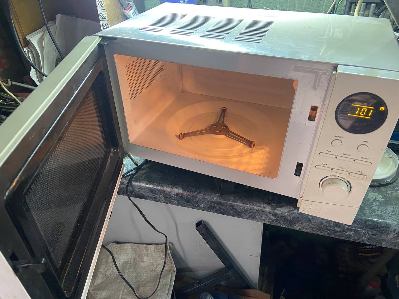 Продам телевизор LG и микроволновую печь - Электроника в Омск - фото 3