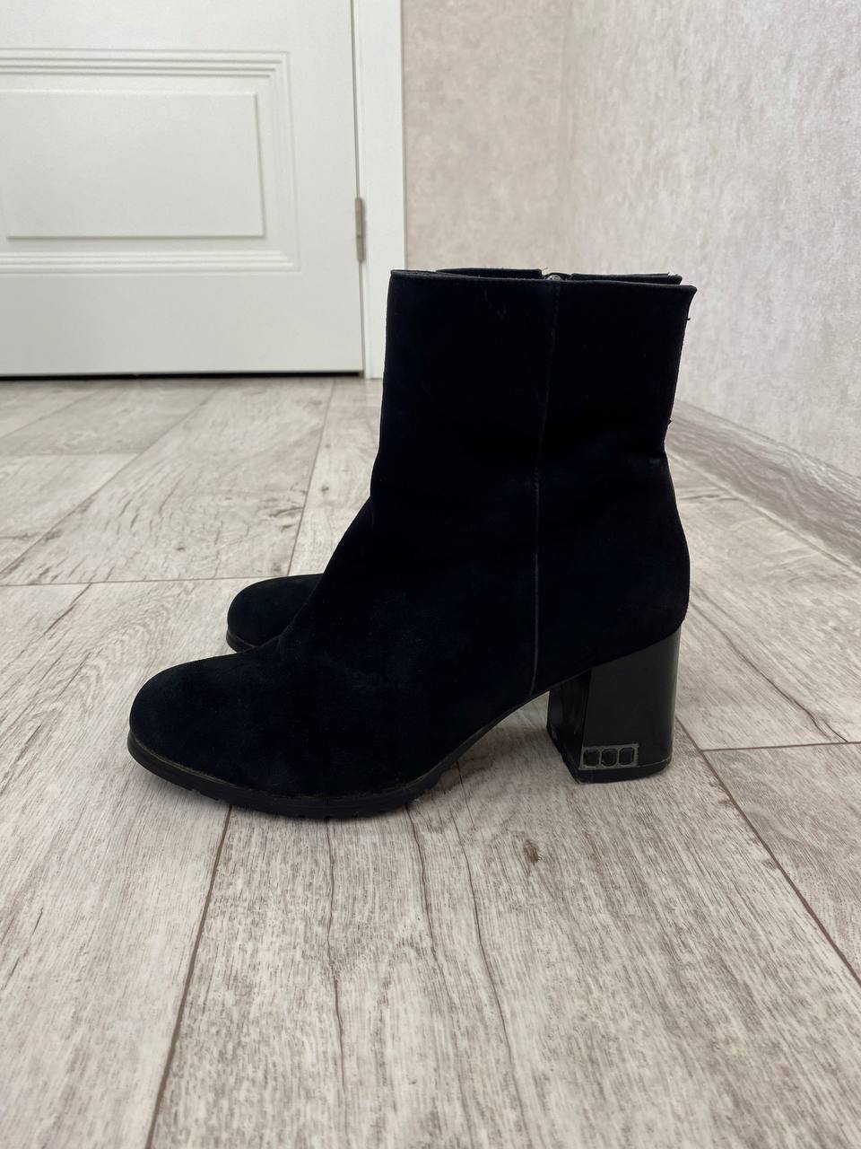 Продажа зимних ботильонов - Одежда в Чебоксары