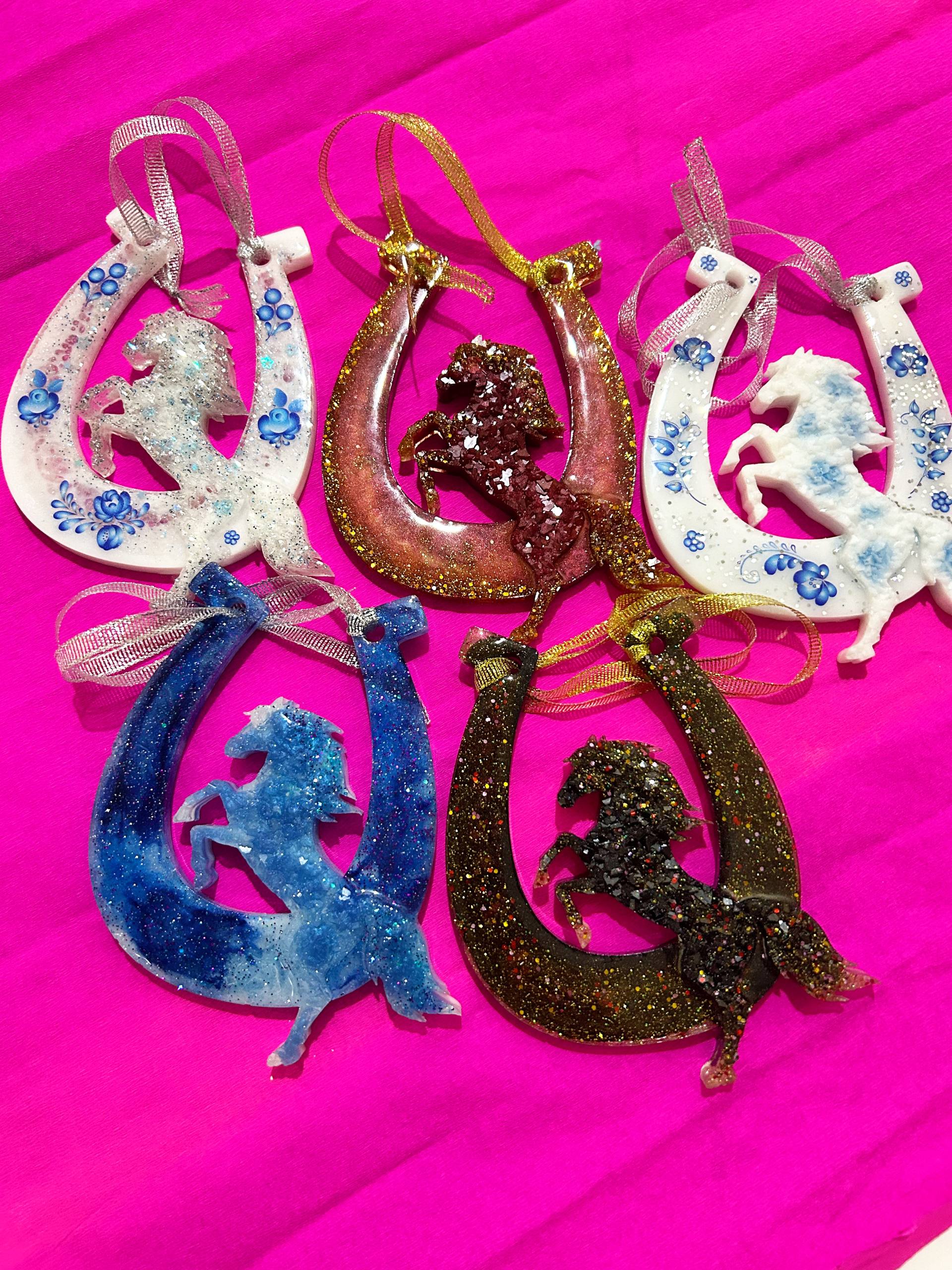 Лошадь в подкове из эпоксидной смолы - Талисман 2026 года - Хобби и отдых в Чебоксары