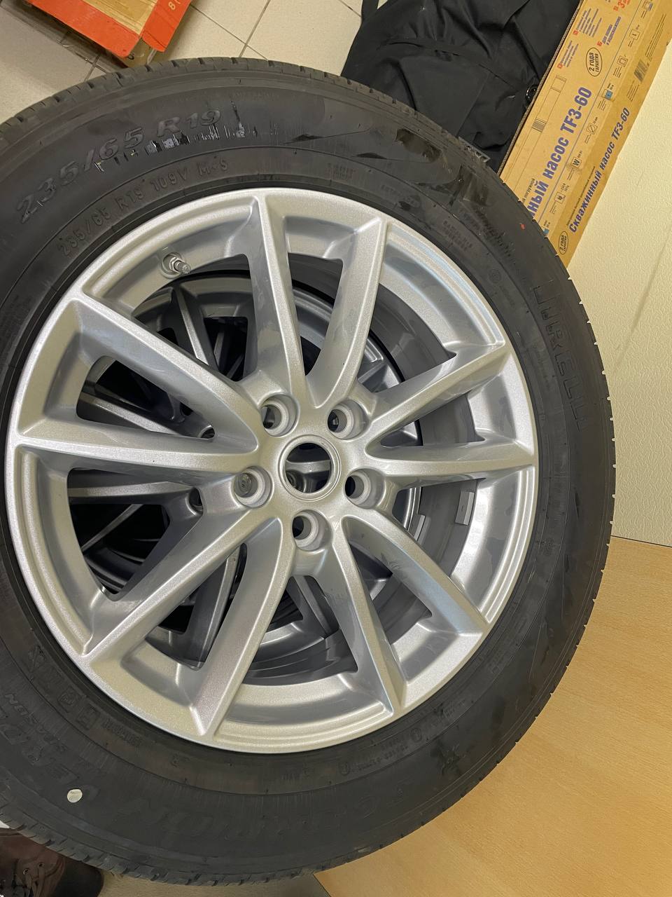 Диски R19 с зимними шинами от Land Rover Range Rover sport - Авто в Пермь