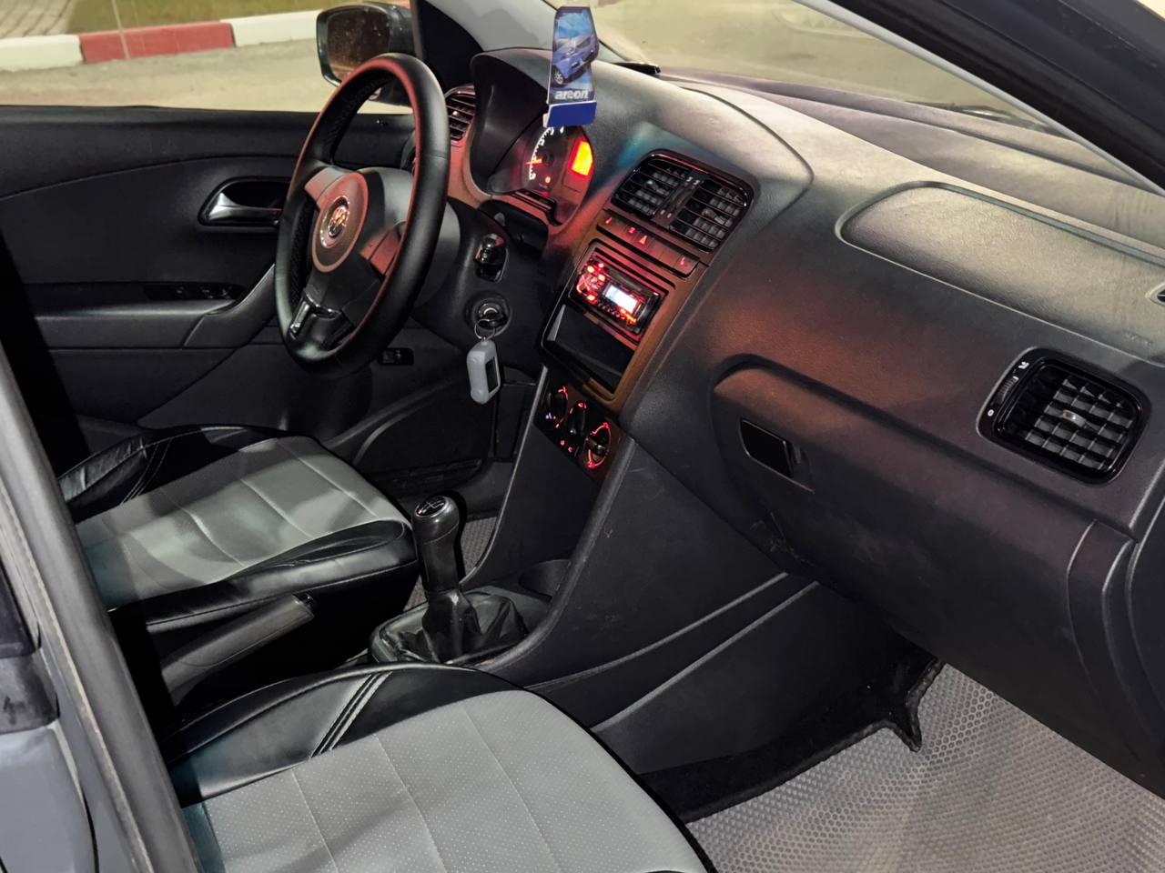 Volkswagen Polo 2011 1.6 - Авто в Пермь