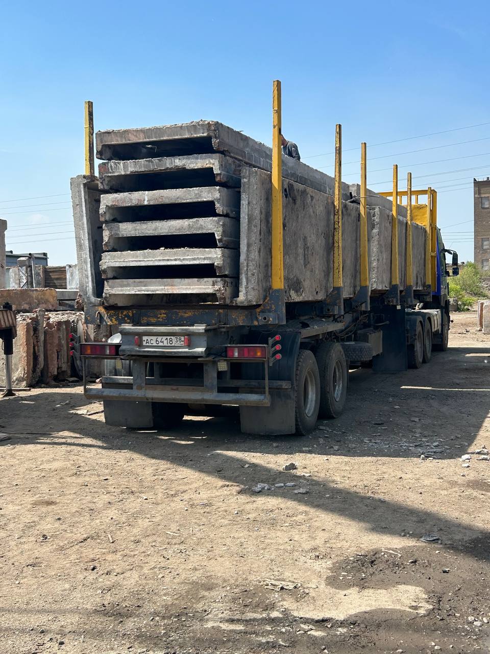 Продажа металлических конструкций с петлями - Для дома и дачи в Братск