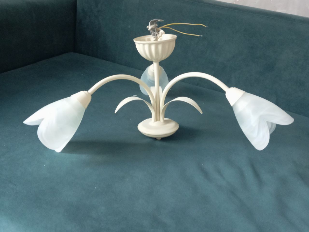 Продается люстра 3х плафонная потолочная - Для дома и дачи в Оренбург