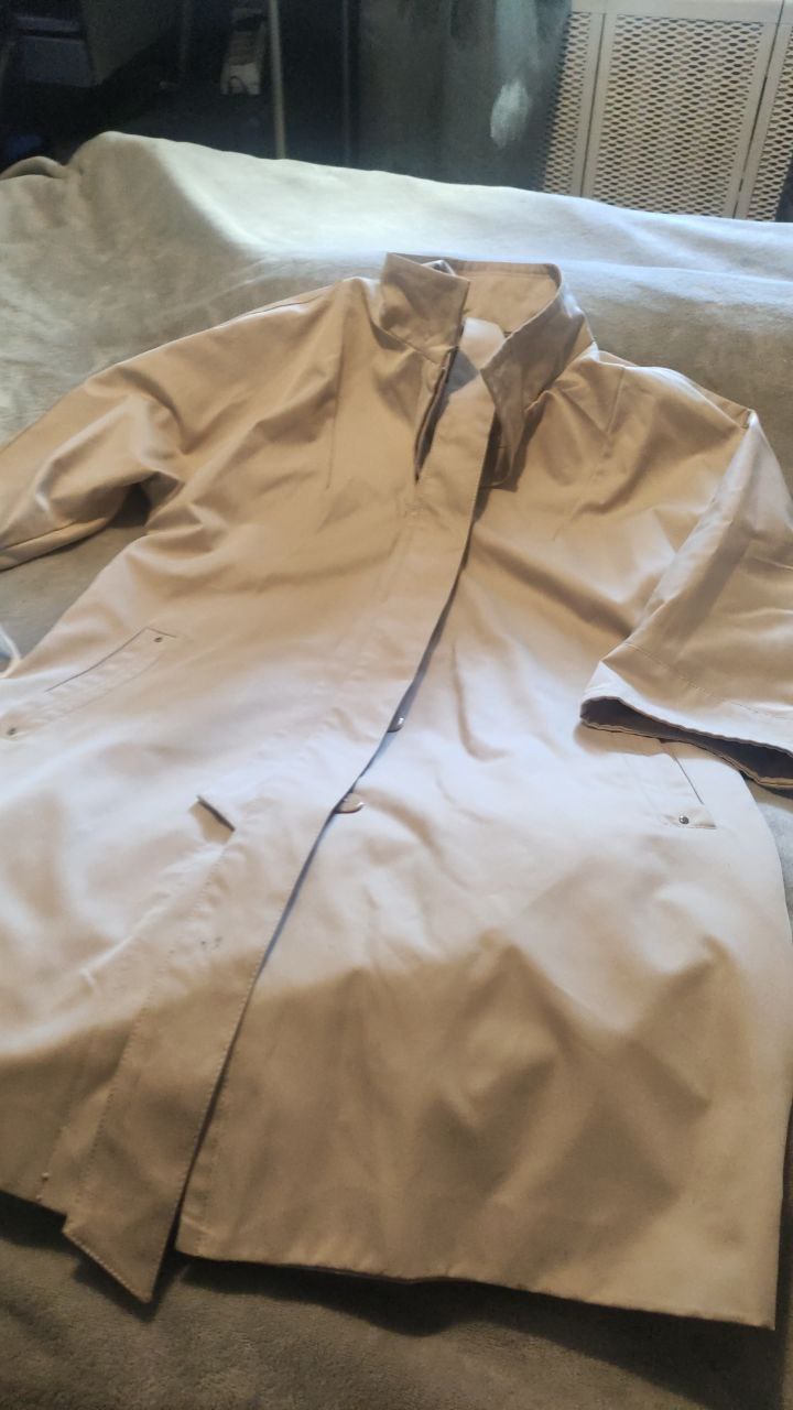 Плащ размер М - частное объявление в Энгельс