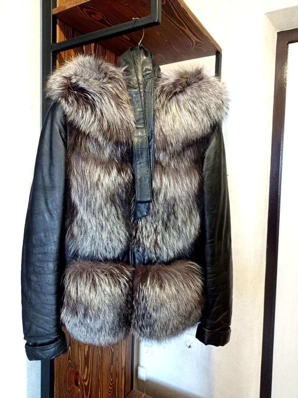 Продам куртку зимнюю из натуральной кожи и меха чернобурки - Одежда в Нижний Новгород