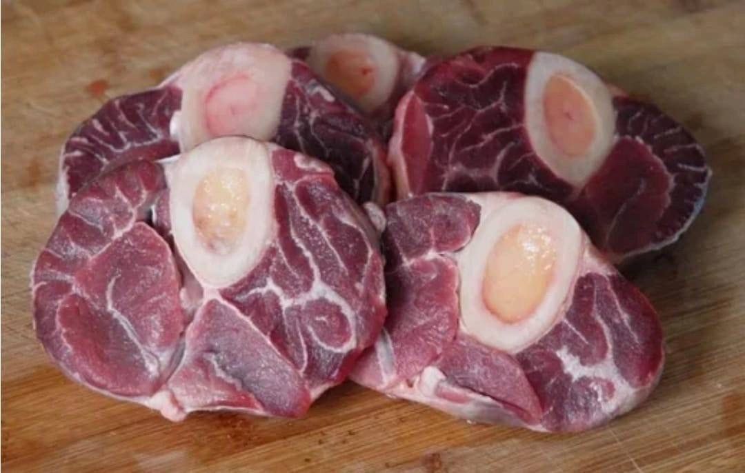 Свежая говядина на кости - Животные в Тюмень