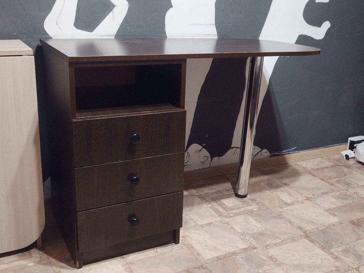 Стол мастера маникюра с лампой и сумкой - Готовый бизнес и оборудование в Улан-Удэ - фото 4