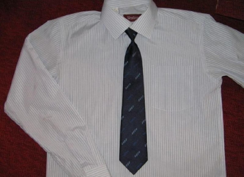 Рубашка новая бело-голубая - Одежда в Красноярск