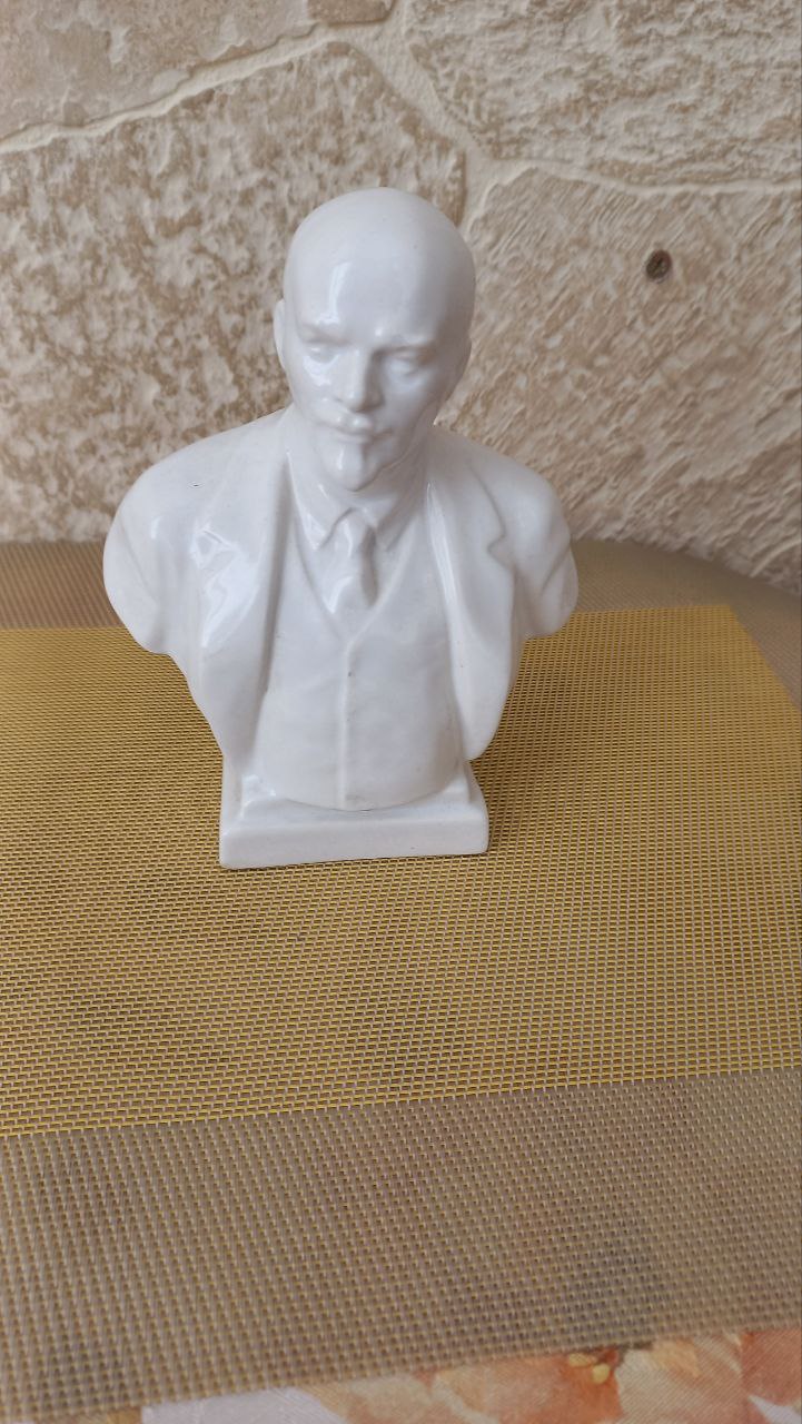 Форфоровый бюст Ленина - частное объявление в Отрадный