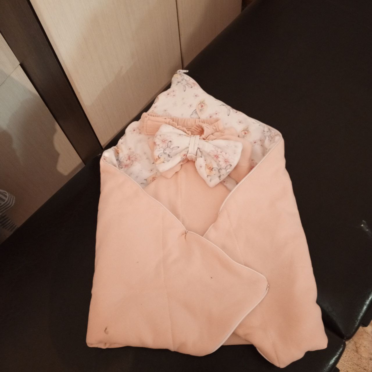 Продам конверт на выписку 2шт - Товары для детей в Сургут