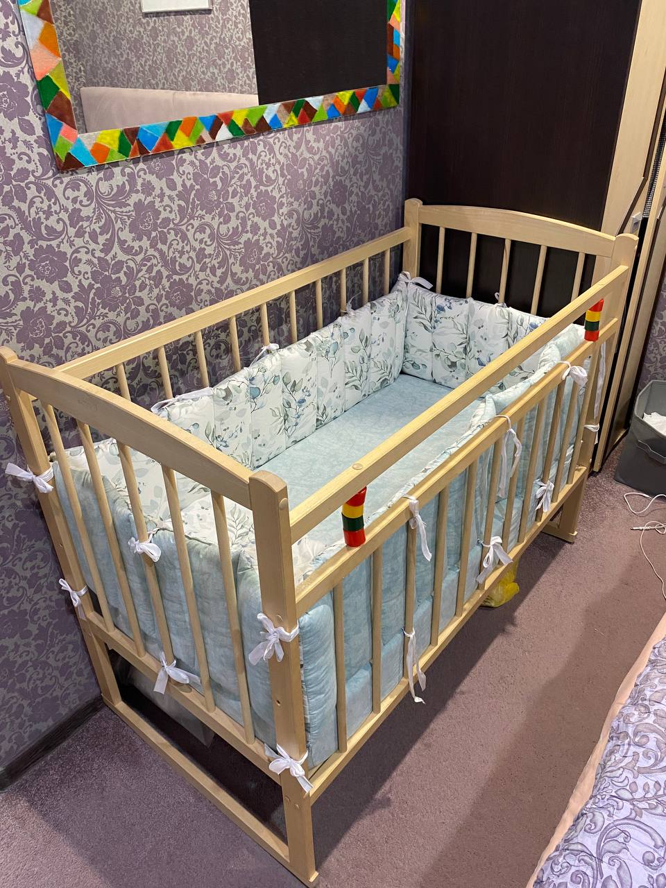 Продам детскую кроватку с матрасом и комплектом белья - Товары для детей в Сургут