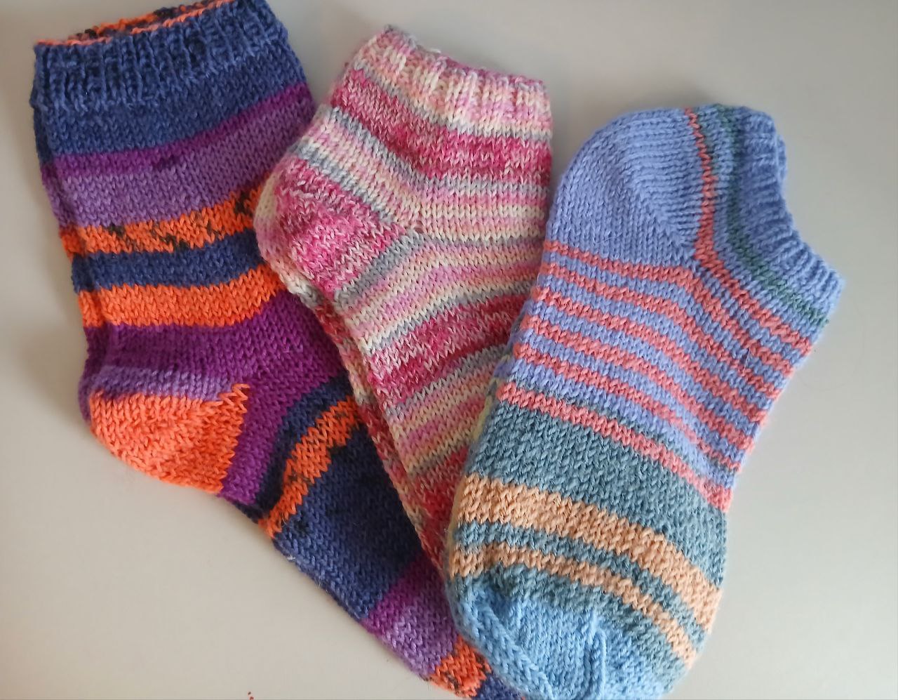 Продам вязаные носочки 37-39 размер - Одежда в Красноярск