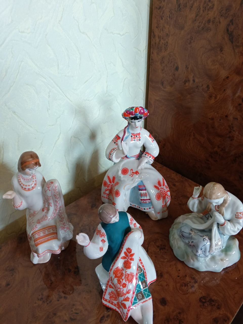 Коллекция редких статуэток Вышивальщицы - частное объявление в Сургут