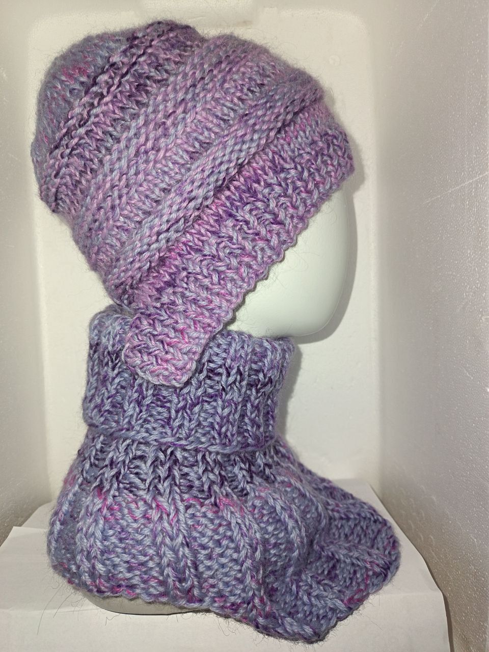Шапка и снуд ручной работы - Одежда в Москва
