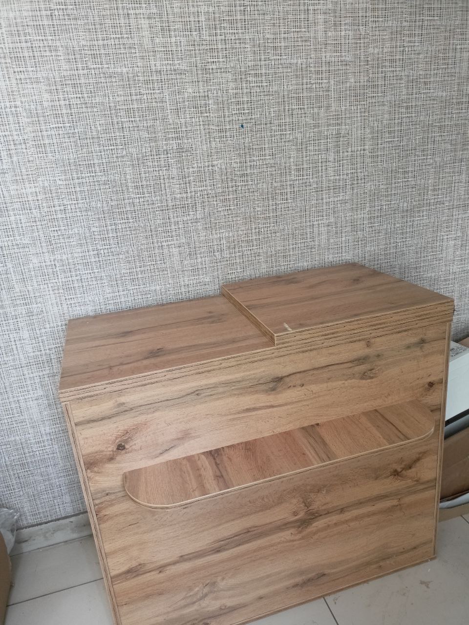 Продам кассовый торговый прилавок с полкой под сумки - Готовый бизнес и оборудование в Оренбург