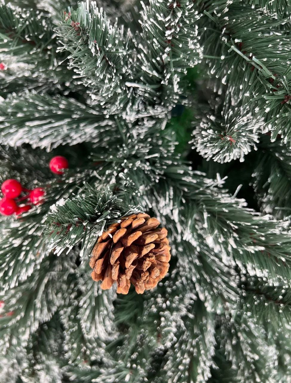 Елка заснеженная с шишками и ягодами 150 см - Для дома и дачи в Ижевск