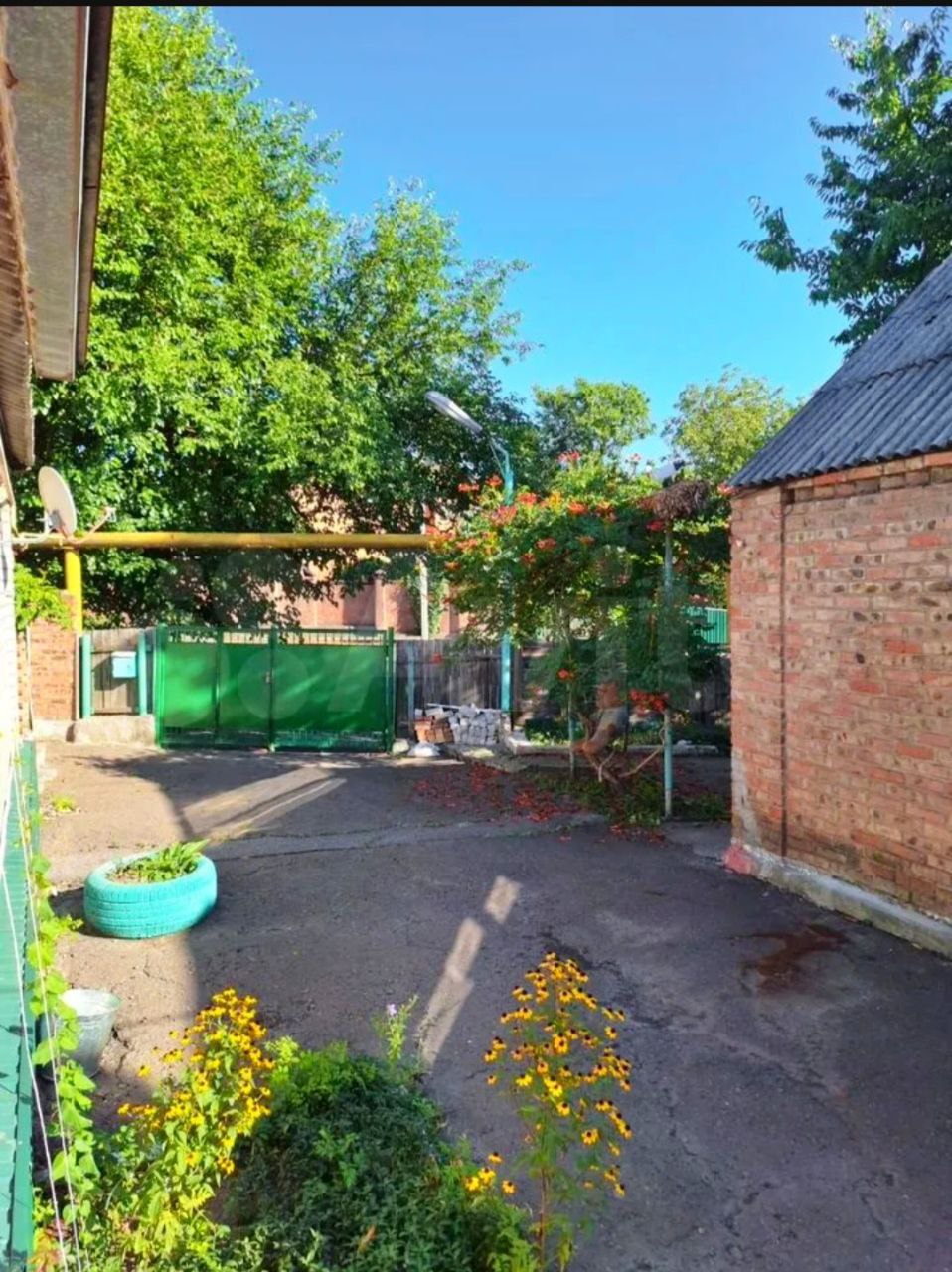 Продаются два дома на одном участке - Недвижимость в Екатеринбург