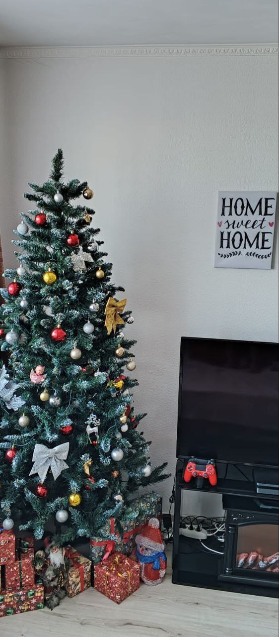 Продажа снеговика с подсветкой и ёлки - Хобби и отдых в Екатеринбург