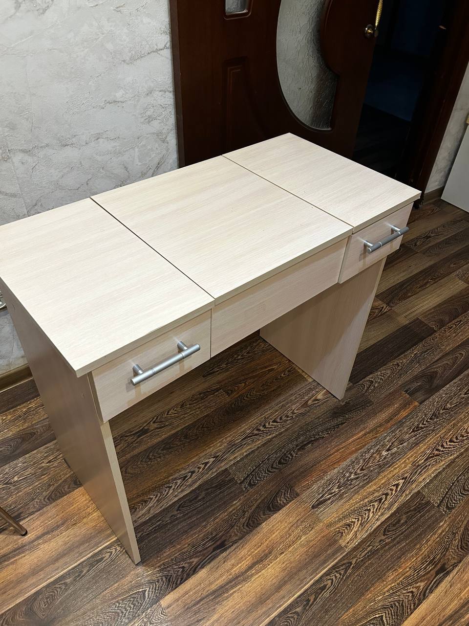 Продам стол (туалетный столик) - Для дома и дачи в Москва