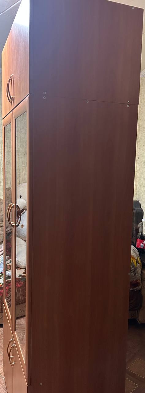 Продается вместительный светло-коричневый деревянный шкаф - Для дома и дачи в Астрахань