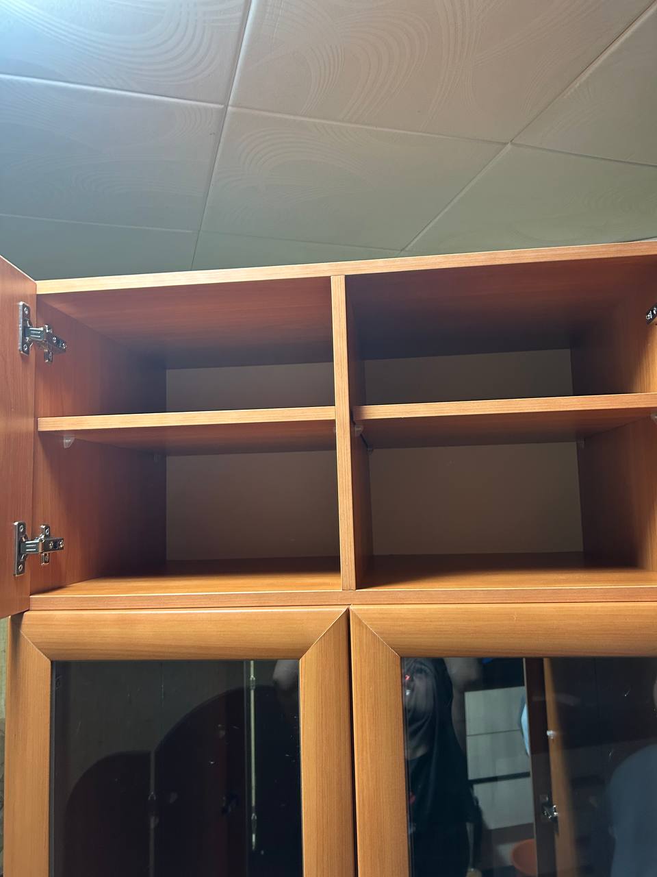 Продается вместительный светло-коричневый деревянный шкаф - Для дома и дачи в Астрахань - фото 4