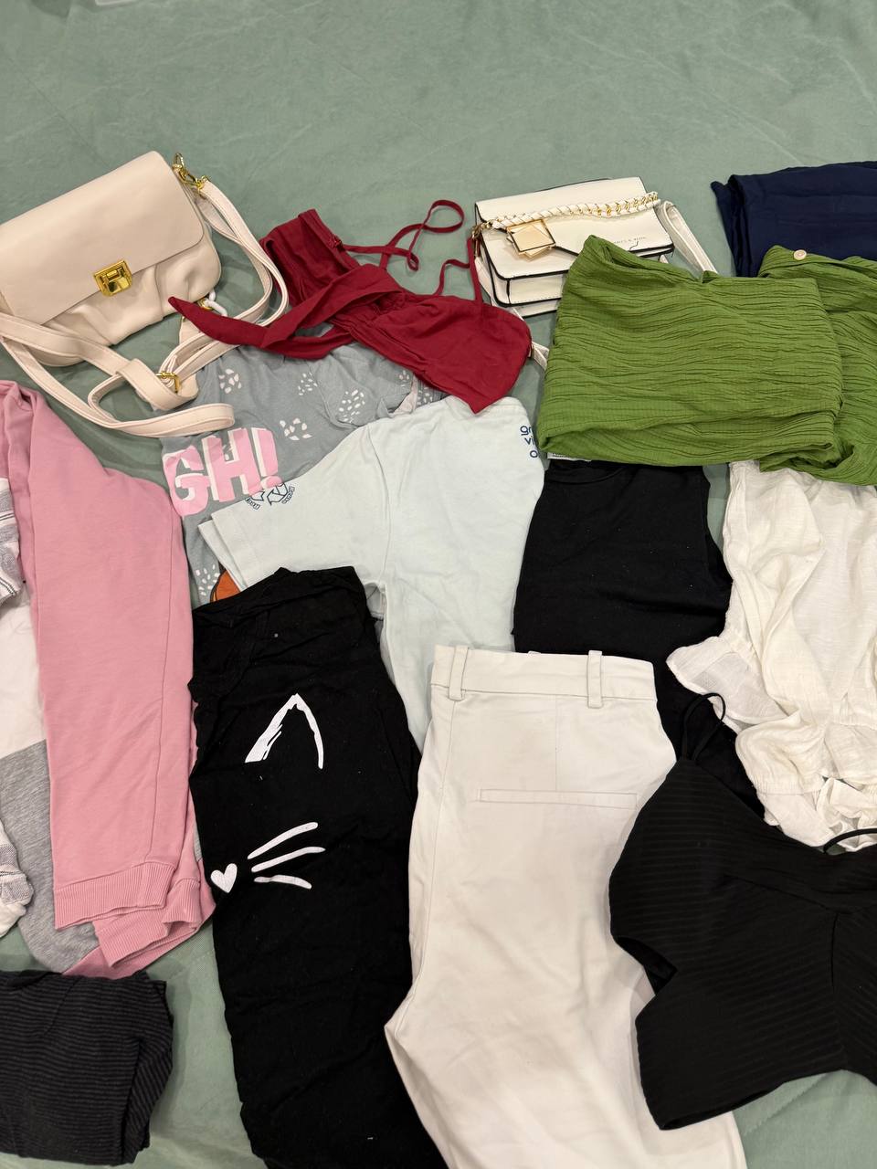 Большой пакет женской одежды - частное объявление в Астрахань